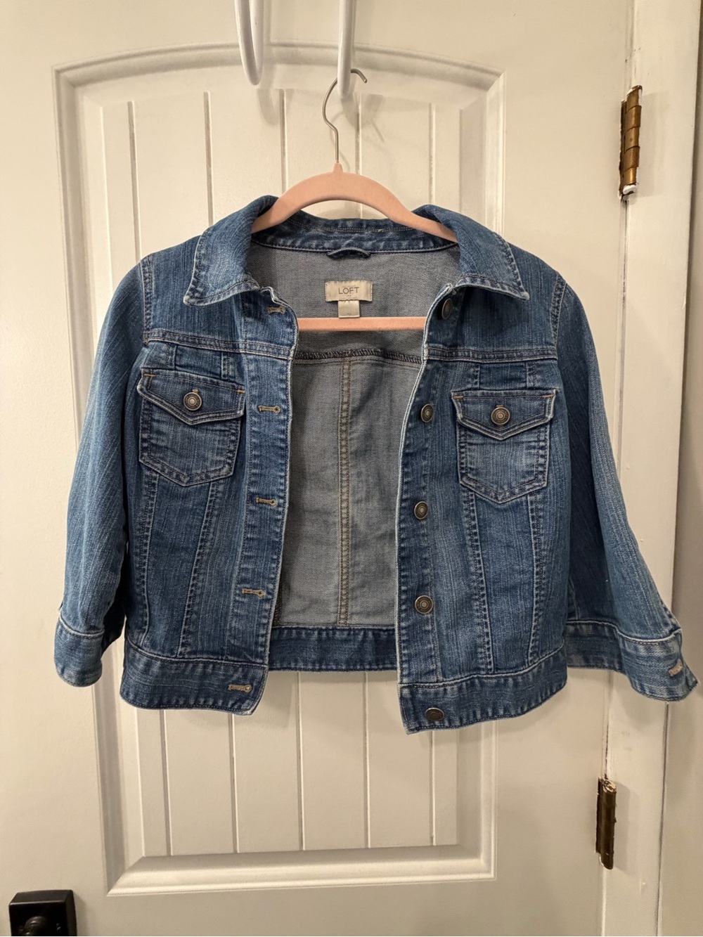 LOFT Women’s Medium Blue cropped Denim Jacket with Button Pockets